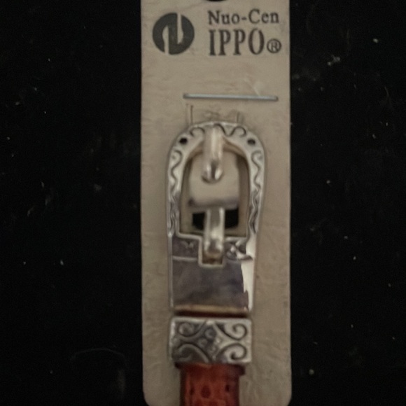 NWT! Unisex 8.5” red genuine leather 0.25” wide buckled adjustable bracelet - Picture 6 of 9